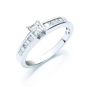 18ct white gold Princess cut Diamond ring